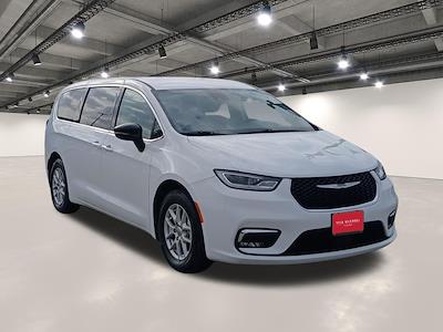 Used 2024 Chrysler Pacifica - photo 1