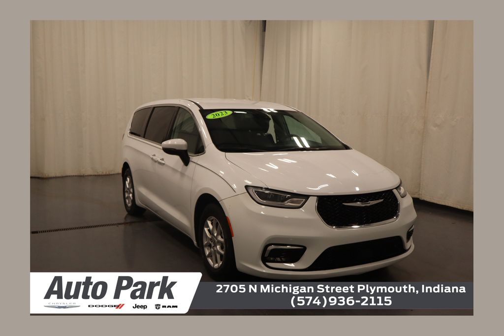 Used 2023 Chrysler Pacifica - photo 1