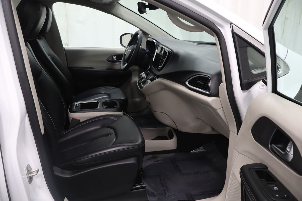 Used 2023 Chrysler Pacifica - photo 18