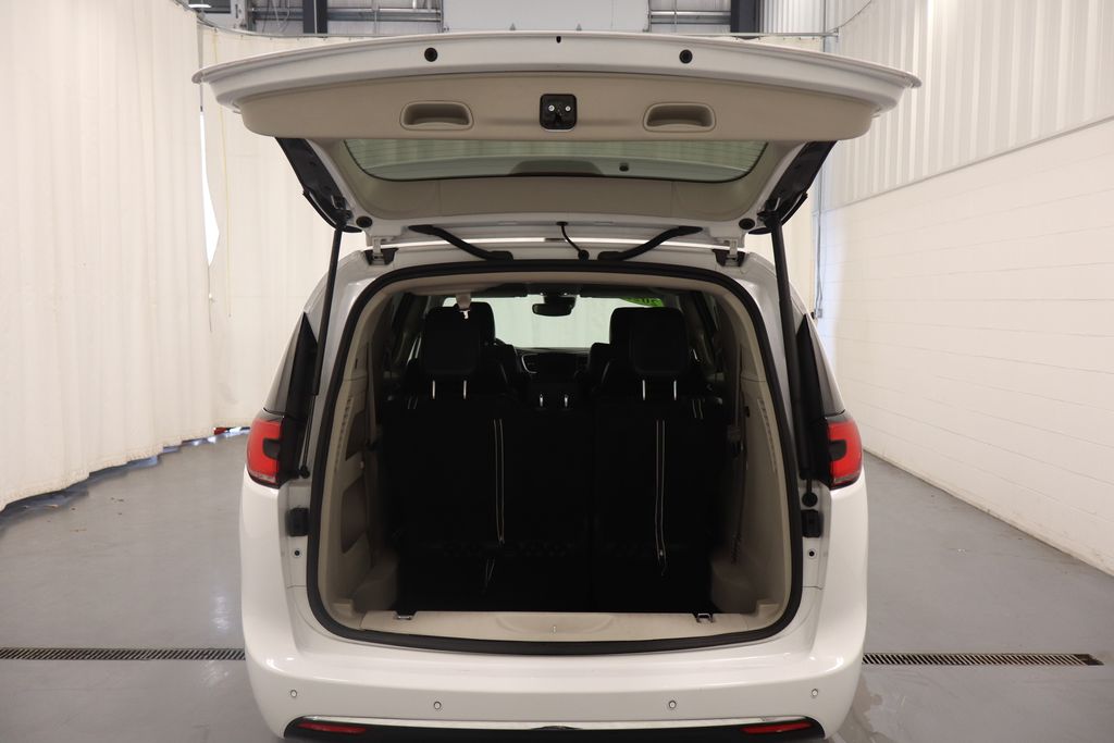 Used 2023 Chrysler Pacifica - photo 22