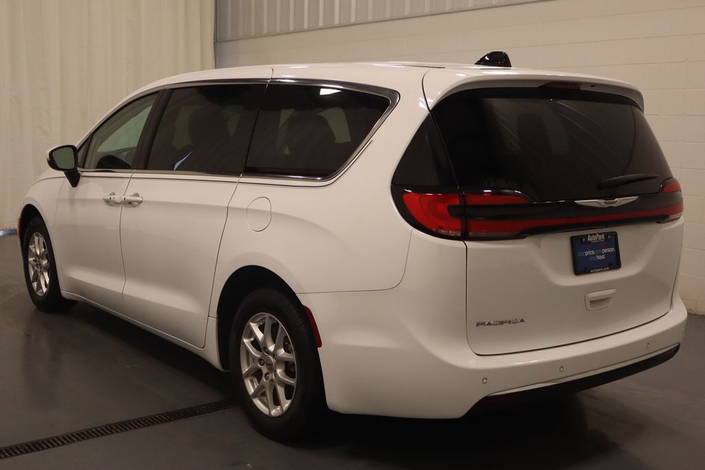 Used 2023 Chrysler Pacifica - photo 7