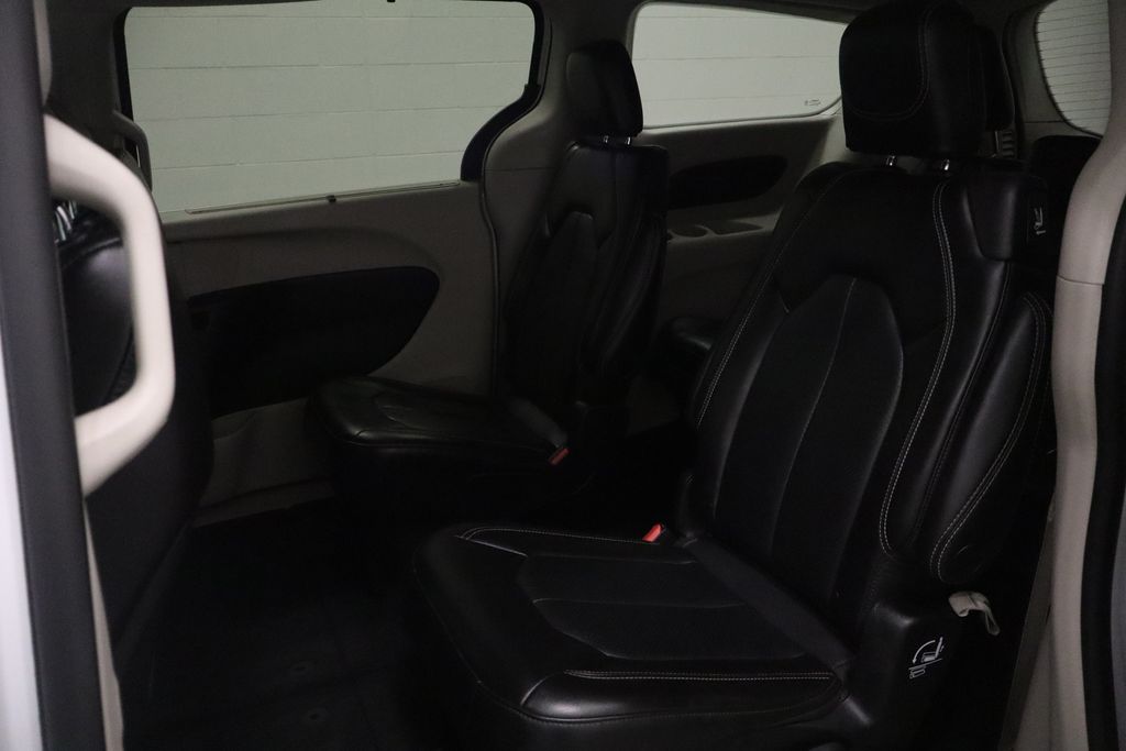 Used 2023 Chrysler Pacifica - photo 11