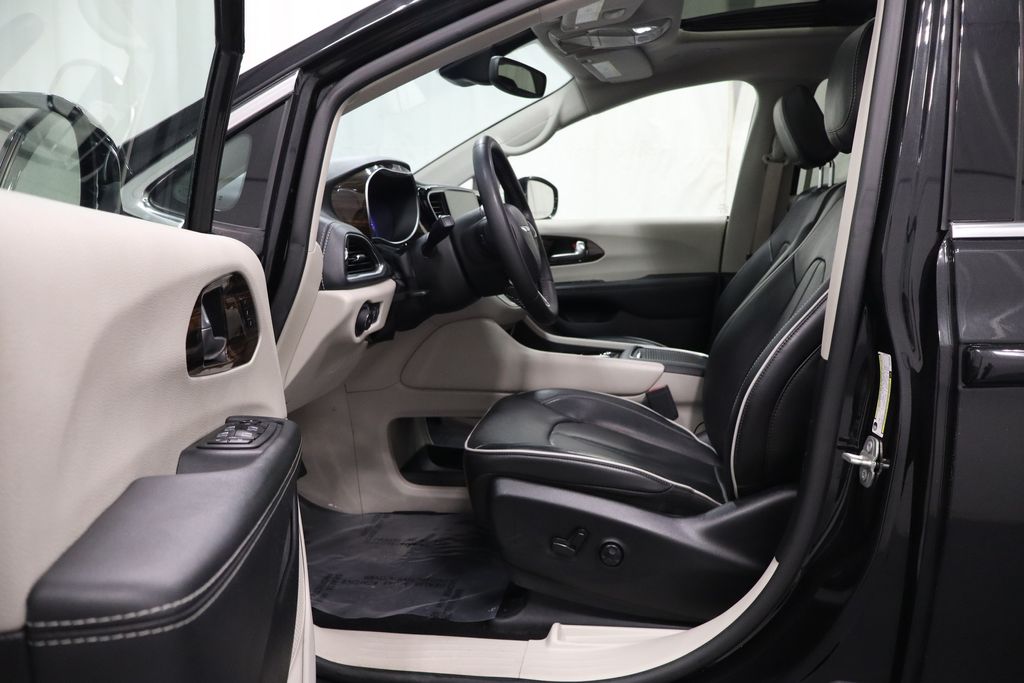 Used 2023 Chrysler Pacifica - photo 13