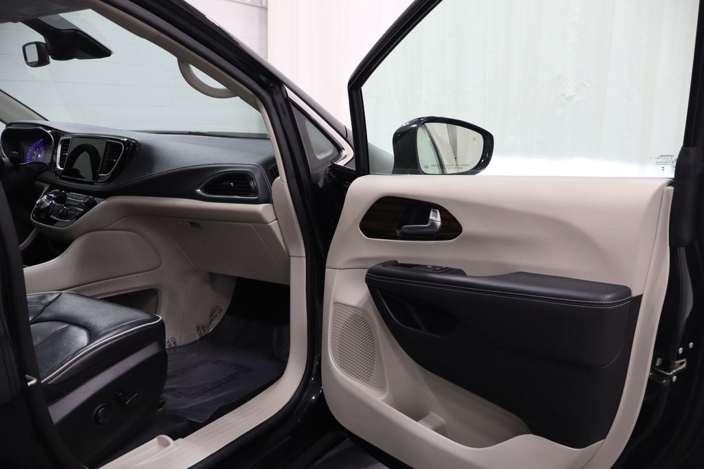Used 2023 Chrysler Pacifica - photo 16