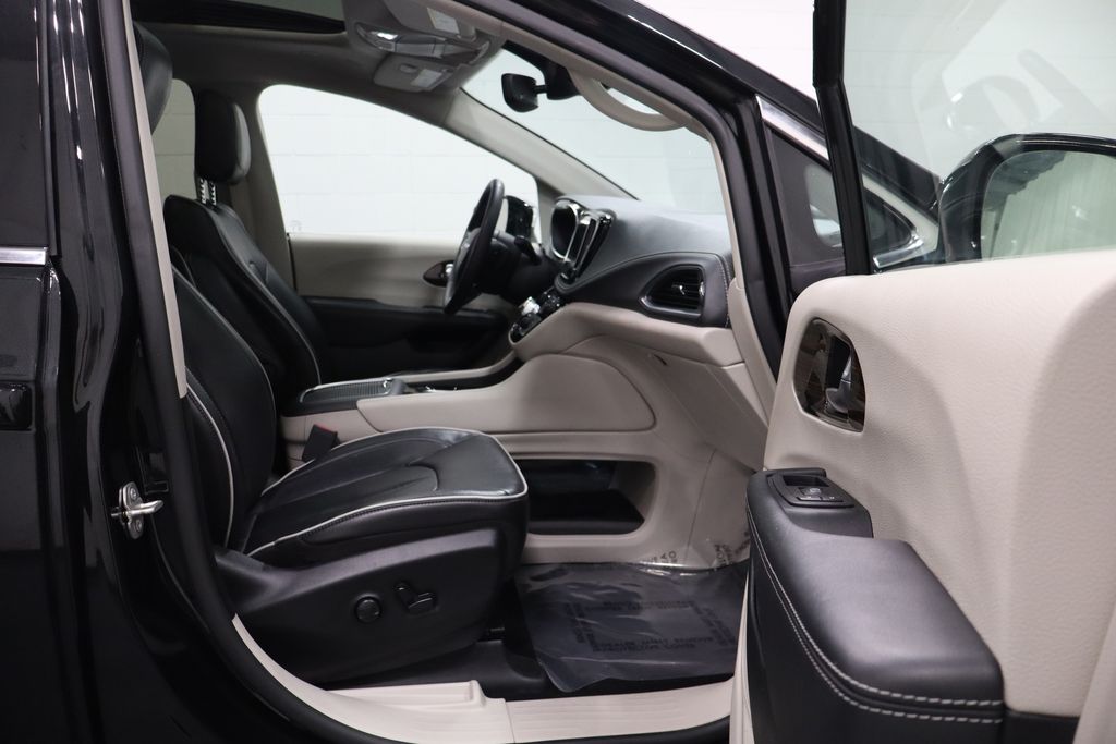 Used 2023 Chrysler Pacifica - photo 17