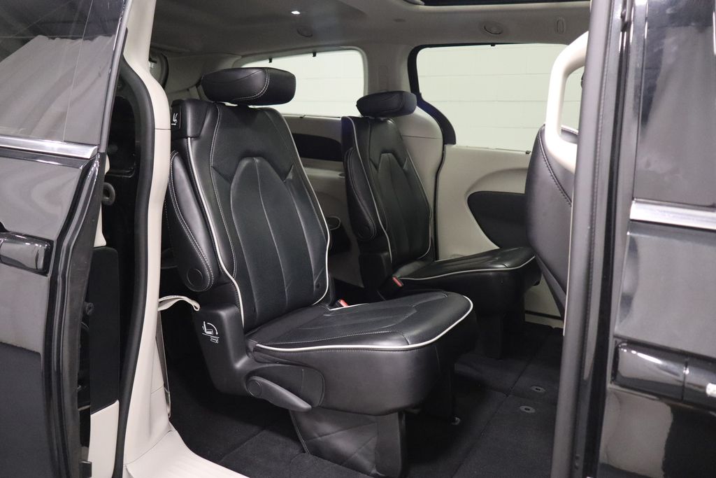 Used 2023 Chrysler Pacifica - photo 18