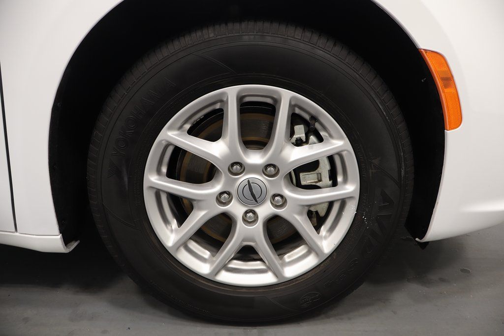 Used 2025 Chrysler Pacifica - photo 30