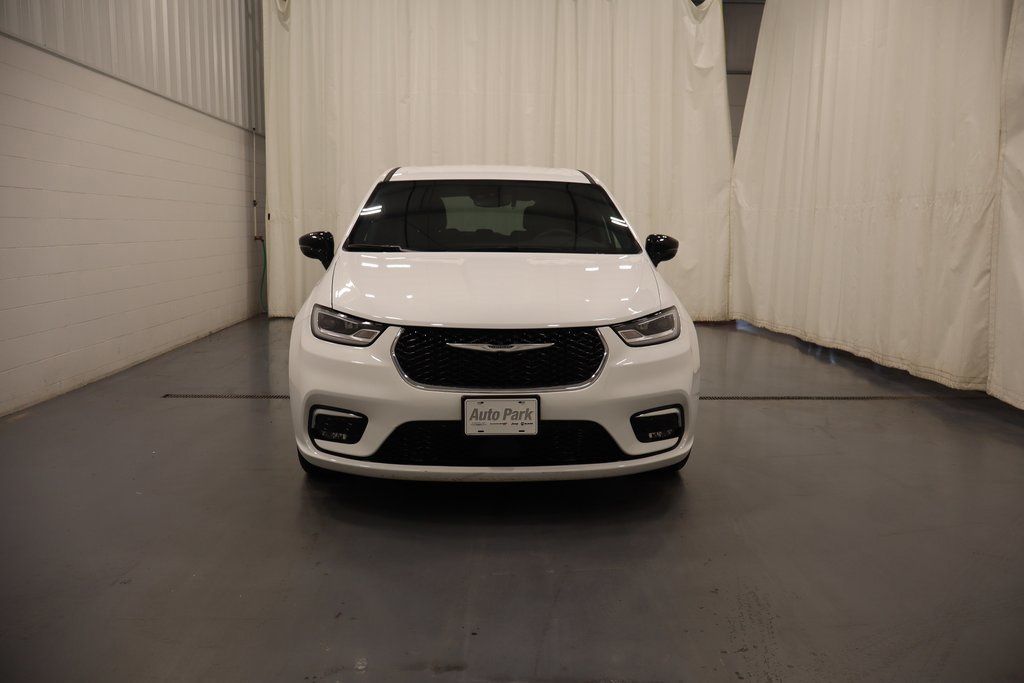 Used 2025 Chrysler Pacifica - photo 8