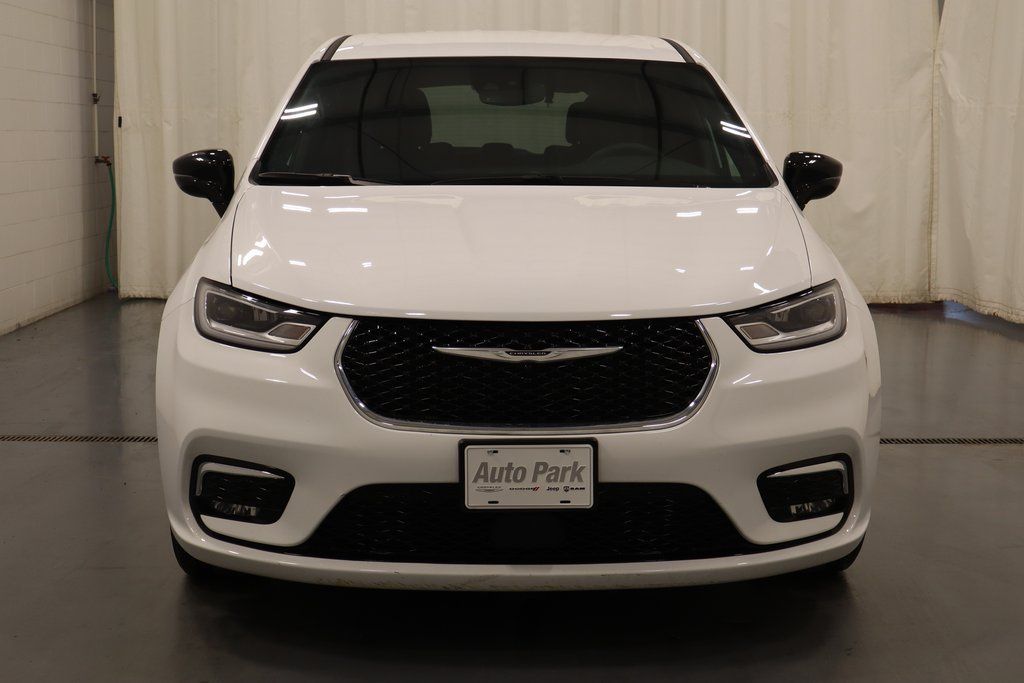 Used 2025 Chrysler Pacifica - photo 9