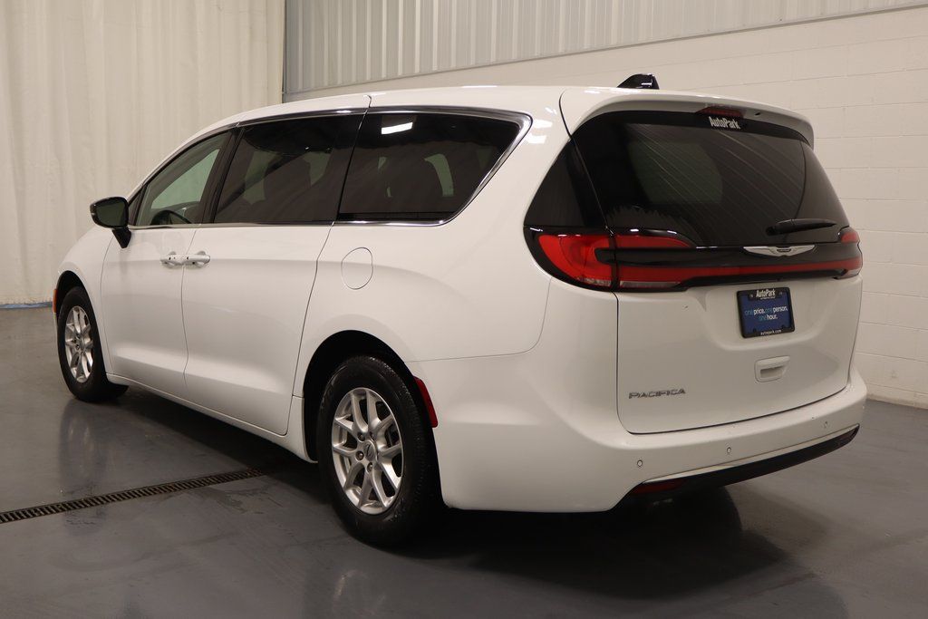 Used 2025 Chrysler Pacifica - photo 12