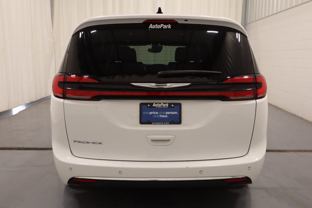 Used 2025 Chrysler Pacifica - photo 5
