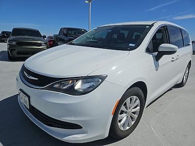 Used 2017 Chrysler Pacifica - photo 1
