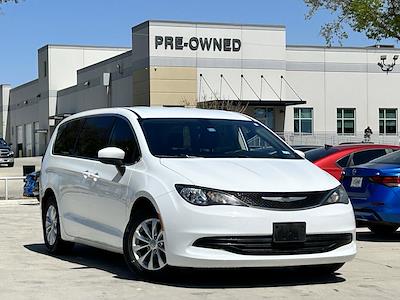 Used 2017 Chrysler Pacifica - photo 1