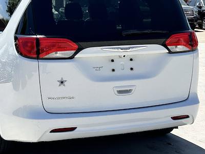 Used 2017 Chrysler Pacifica - photo 1