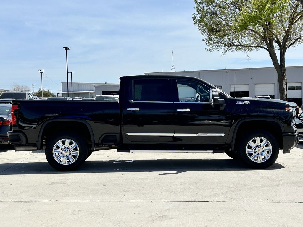 Used 2024 Chevrolet Silverado 2500 - photo 6