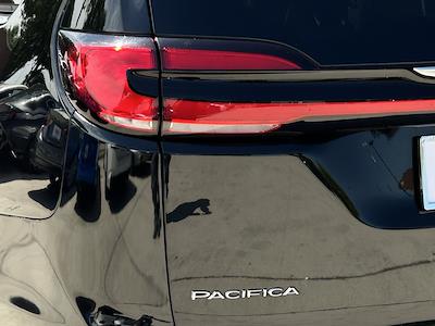 Used 2024 Chrysler Pacifica - photo 1