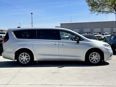 Used 2024 Chrysler Pacifica - photo 1
