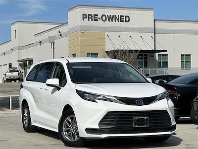 Used 2024 Toyota Sienna - photo 1