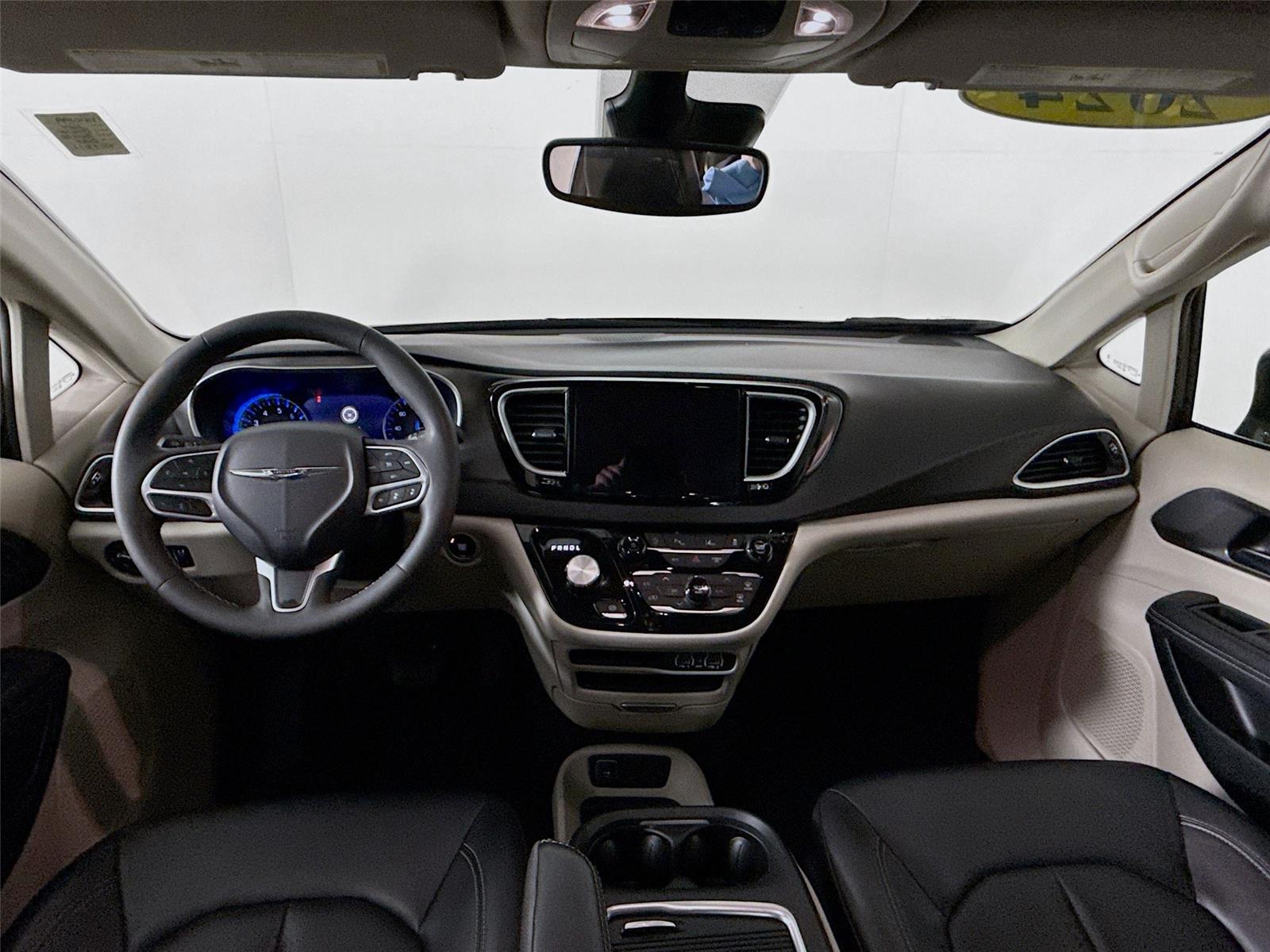 Used 2024 Chrysler Pacifica - photo 23