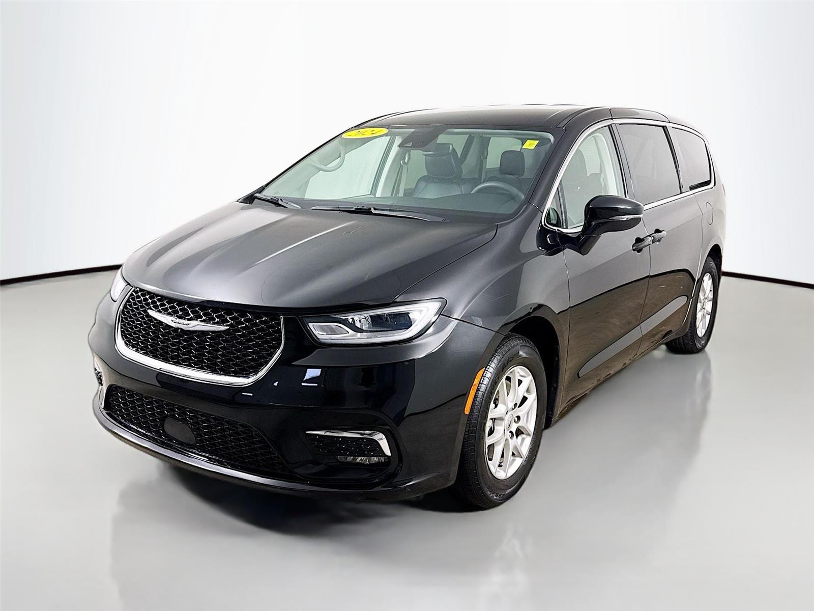 Used 2024 Chrysler Pacifica - photo 5