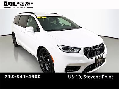 Used 2021 Chrysler Pacifica Touring Minivan for sale #E25C0111 - photo 1