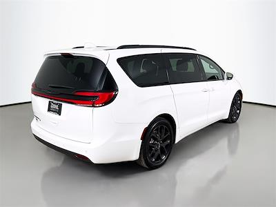Used 2021 Chrysler Pacifica Touring Minivan for sale #E25C0111 - photo 2