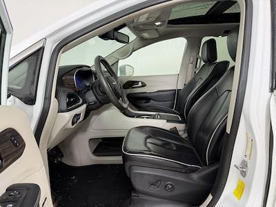 Used 2022 Chrysler Pacifica Limited Minivan for sale #E26C0111 - photo 2