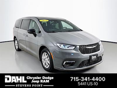 Used 2025 Chrysler Pacifica - photo 1