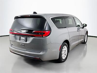 Used 2025 Chrysler Pacifica - photo 1