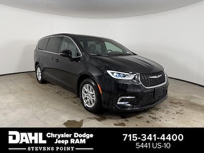 Used 2025 Chrysler Pacifica - photo 1