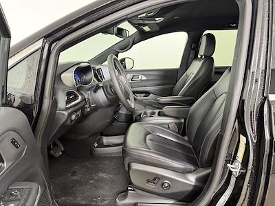 Used 2025 Chrysler Pacifica - photo 1