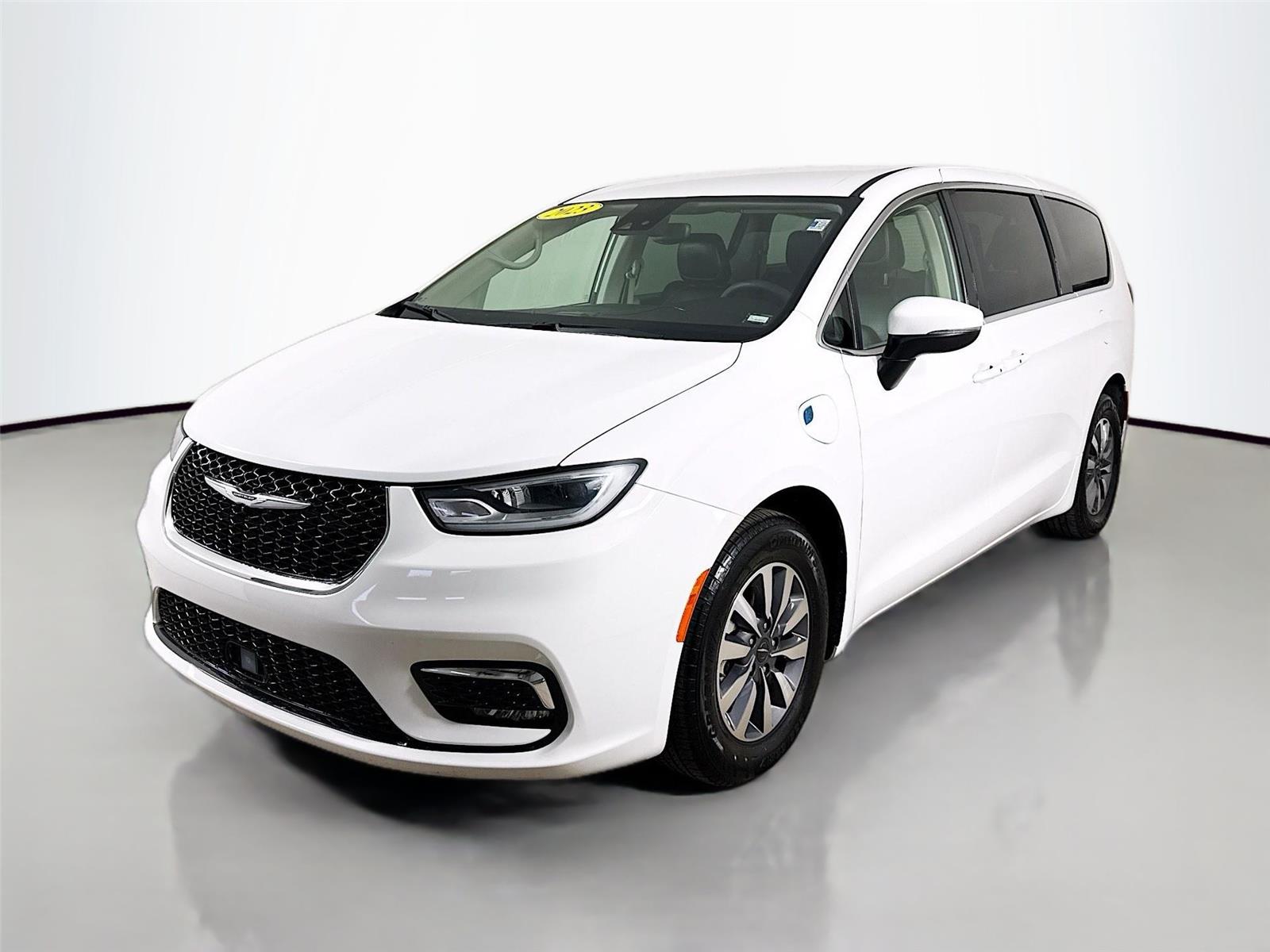 Used 2023 Chrysler Pacifica - photo 7