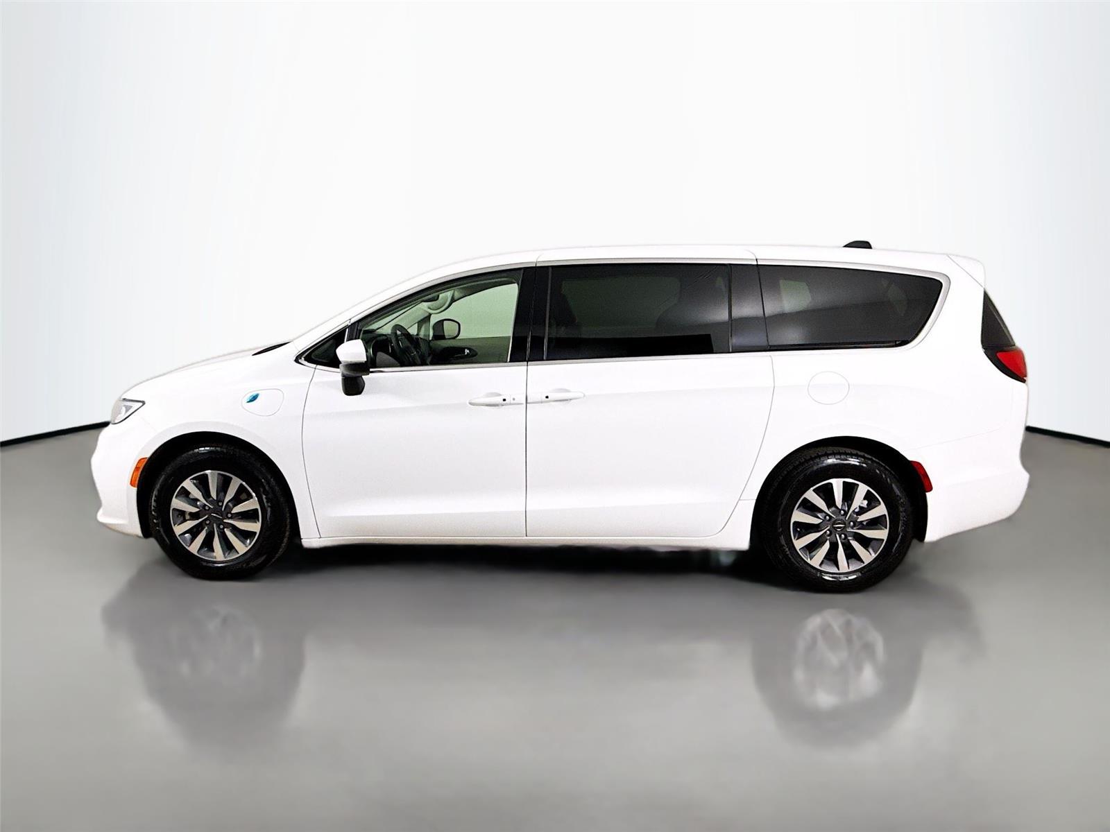 Used 2023 Chrysler Pacifica - photo 6