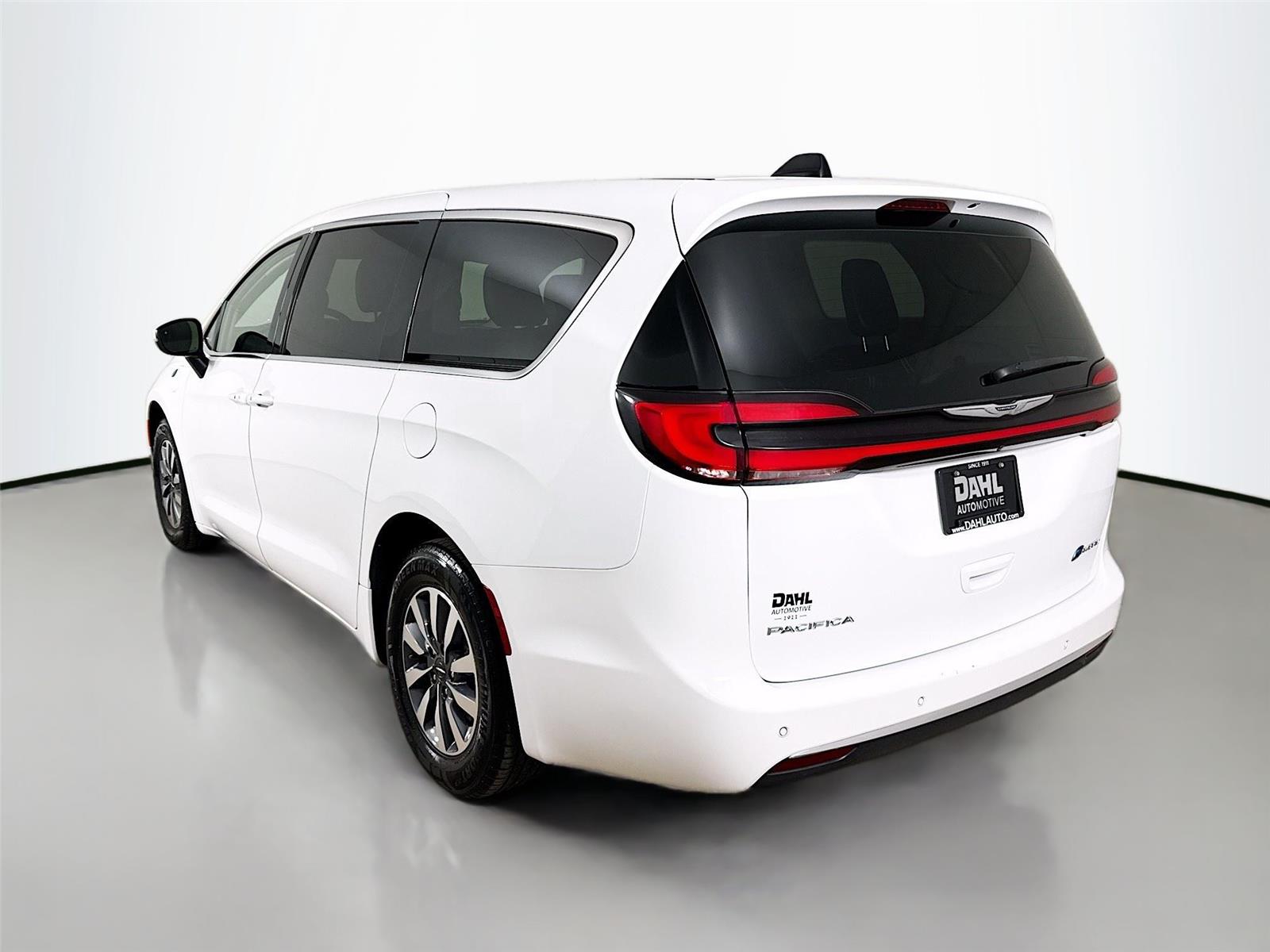 Used 2023 Chrysler Pacifica - photo 12