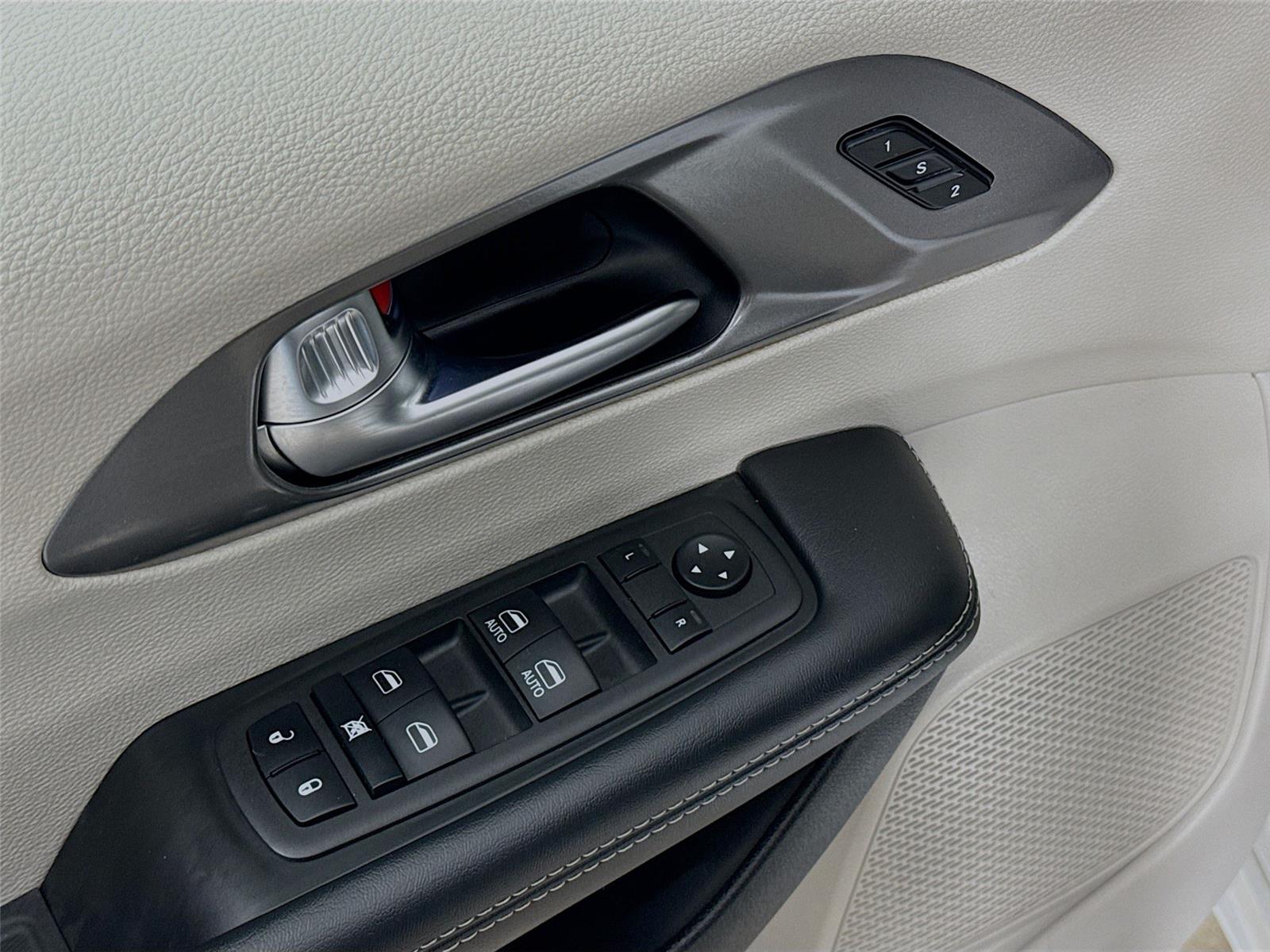 Used 2023 Chrysler Pacifica - photo 20