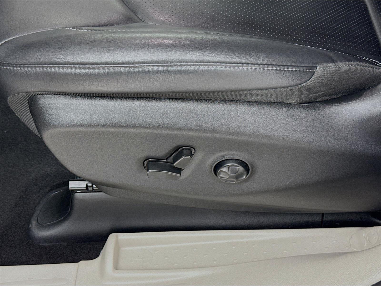 Used 2023 Chrysler Pacifica - photo 21