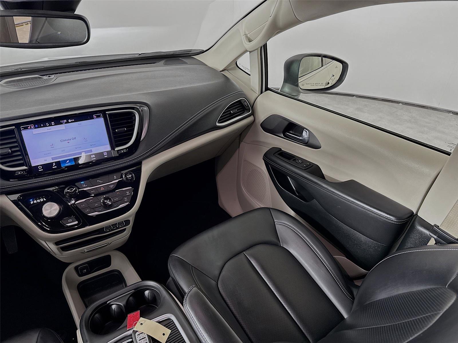 Used 2023 Chrysler Pacifica - photo 24