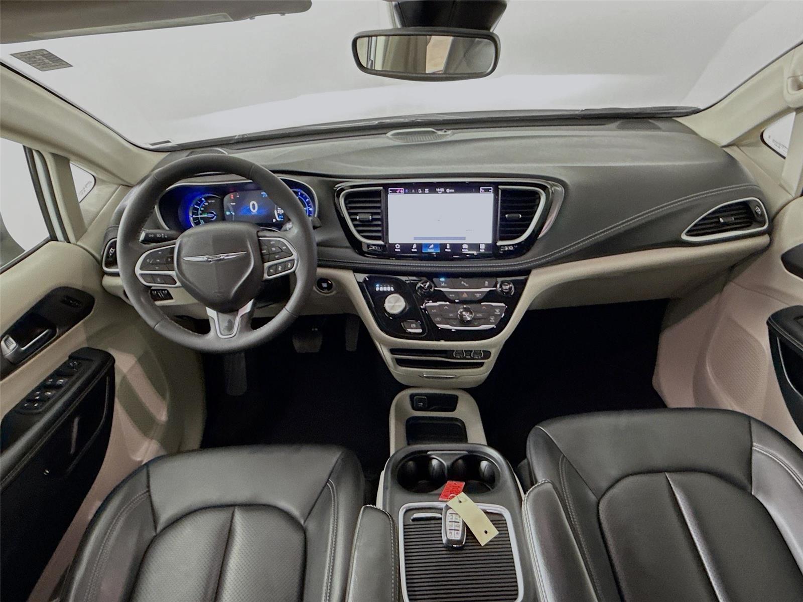 Used 2023 Chrysler Pacifica - photo 31