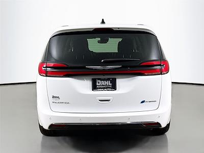 Used 2023 Chrysler Pacifica - photo 1