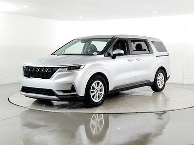 Used 2023 Kia Carnival - photo 1