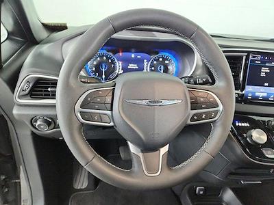 Used 2025 Chrysler Pacifica - photo 1