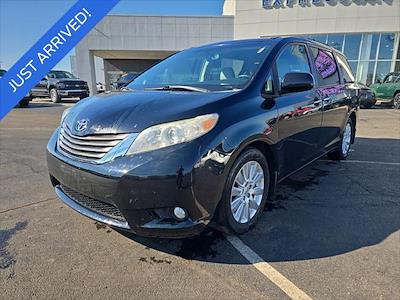 Used 2015 Toyota Sienna - photo 1