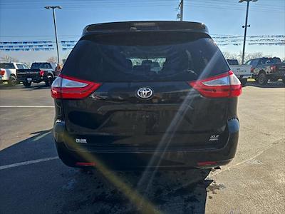 Used 2015 Toyota Sienna - photo 1