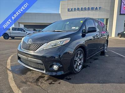 Used 2016 Toyota Sienna - photo 1