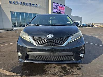 Used 2016 Toyota Sienna - photo 1