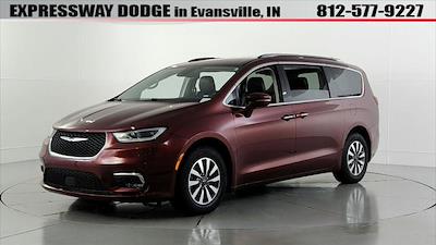 Used 2021 Chrysler Pacifica - photo 1