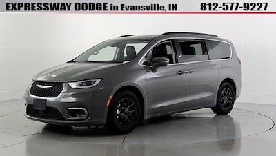 Used 2022 Chrysler Pacifica - photo 1
