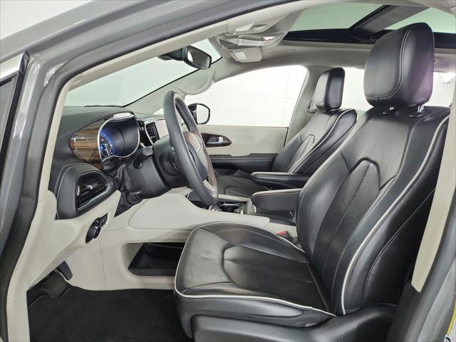 Used 2023 Chrysler Pacifica - photo 23