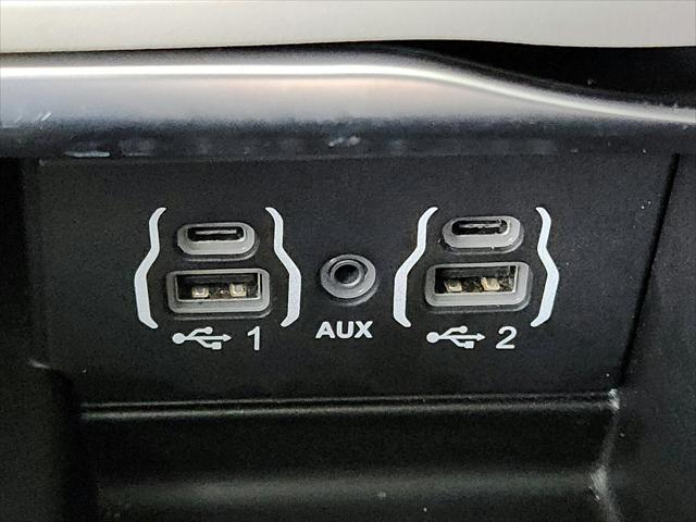 Used 2023 Chrysler Pacifica - photo 8
