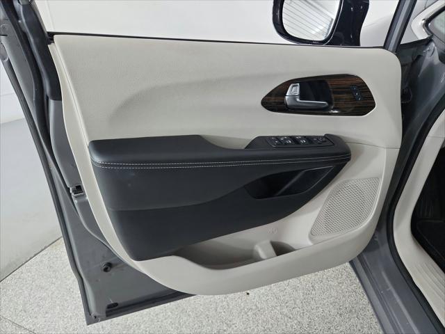 Used 2023 Chrysler Pacifica - photo 14